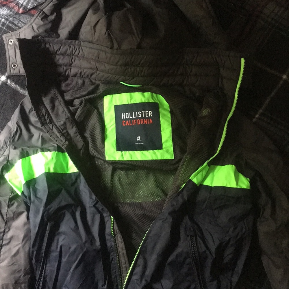 Hollister Rain Jacket XL